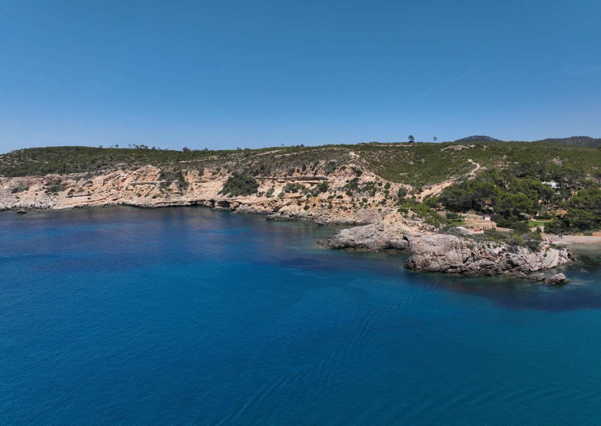 Cala Blanco - Ibiza - Anchor near Portinatx