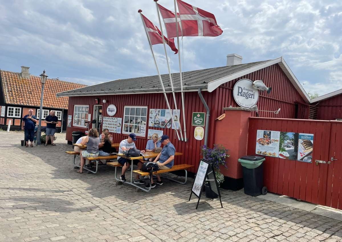 Smokehouse and kiosk - Restaurant near Ærøskøbing