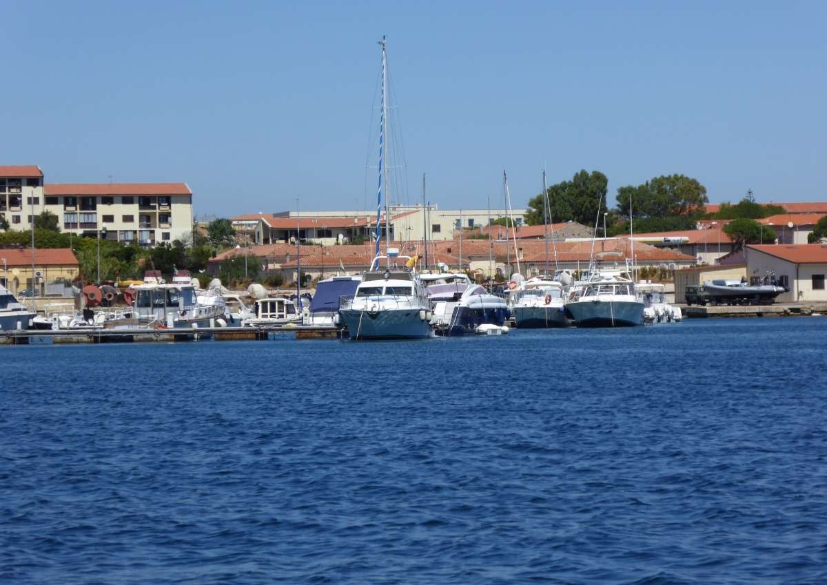 Cala Camiciotto - Hafen bei La Maddalena (Zanioli)