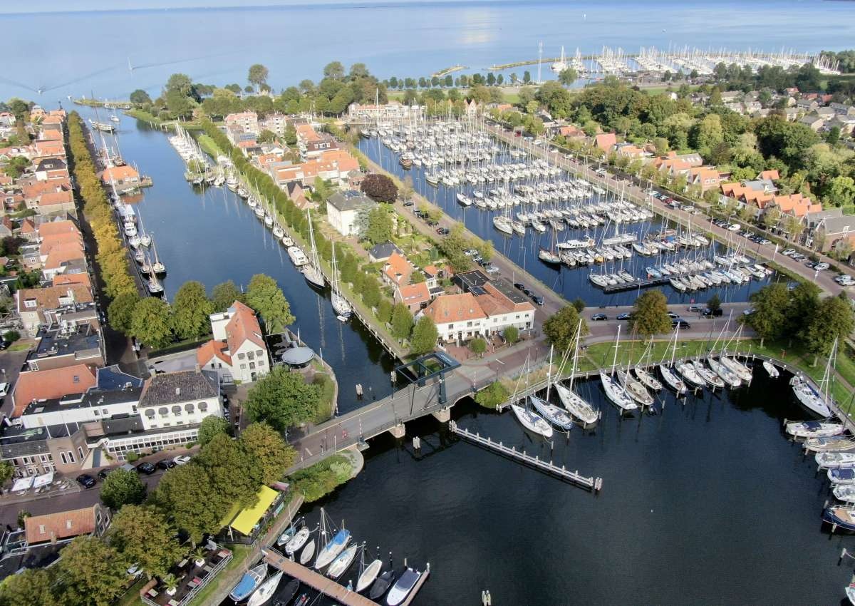 Oosterhaven, Middenhaven Medemblik - Marina près de Medemblik